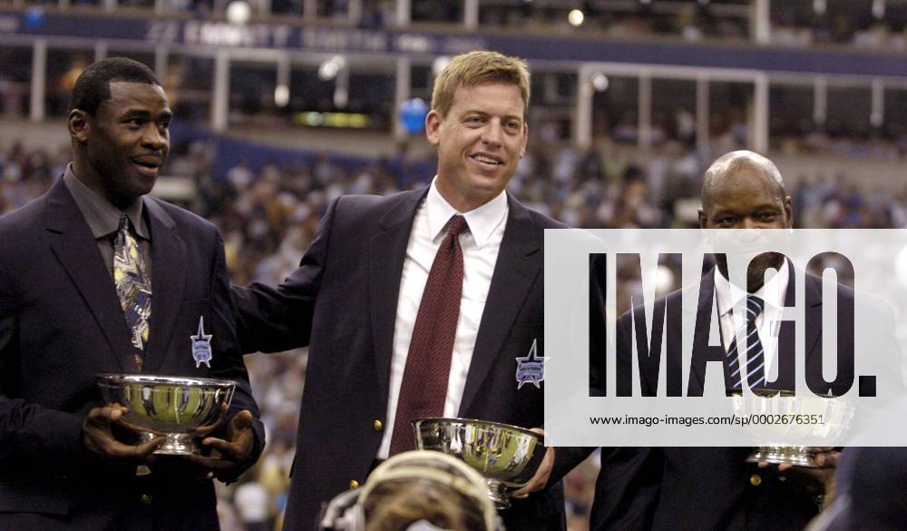 Troy Aikman (Mitte), Michael Irvin (li.) und Emmitt Smith (alle USA) - ehemalige Spieler der Dallas Cowboys werden für ihre Verdienste als Aktive geehrt - (dal2005091901) American Football Herren NFL 2005 2006, Ring of Honor Induction, Inductions, Aufnahme, Aufnahmen, Ehrung, Auszeichnung Gruppe Irving Freude, American Football Herren NFL 2005 2006, Ring of Honor Induction, Inductions, Aufnahme, Aufnahmen, Ehrung, Auszeichnung Gruppe Irving Freude,