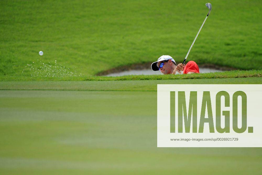 (170122) -- SINGAPORE, Jan. 22, 2017 -- Adam Scott of Australia tees off during the SMBC Singapore Open held at Singapore s Sentosa Golf Club, Jan. 22, 2017. ) (SP)SINGAPORE-GOLF-SMBC SINGAPORE OPEN ThenxChihxWey