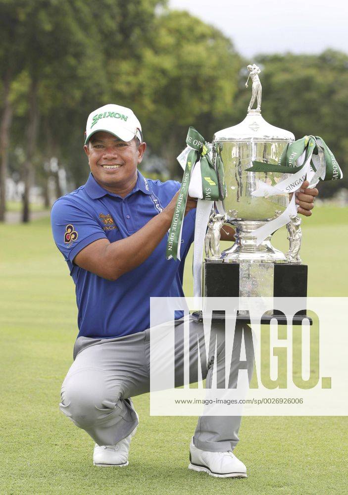 Thailand s Prayed Marksaeng wins Singapore Open golf Prayed Marksaeng of Thailand poses with the winner s trophy after his victory in the SMBC Singapore Open golf tournament at the Sentosa Golf Club in Singapore on Jan. 22, 2017. The 50-year-old Thai won the event with a nine-under 275.