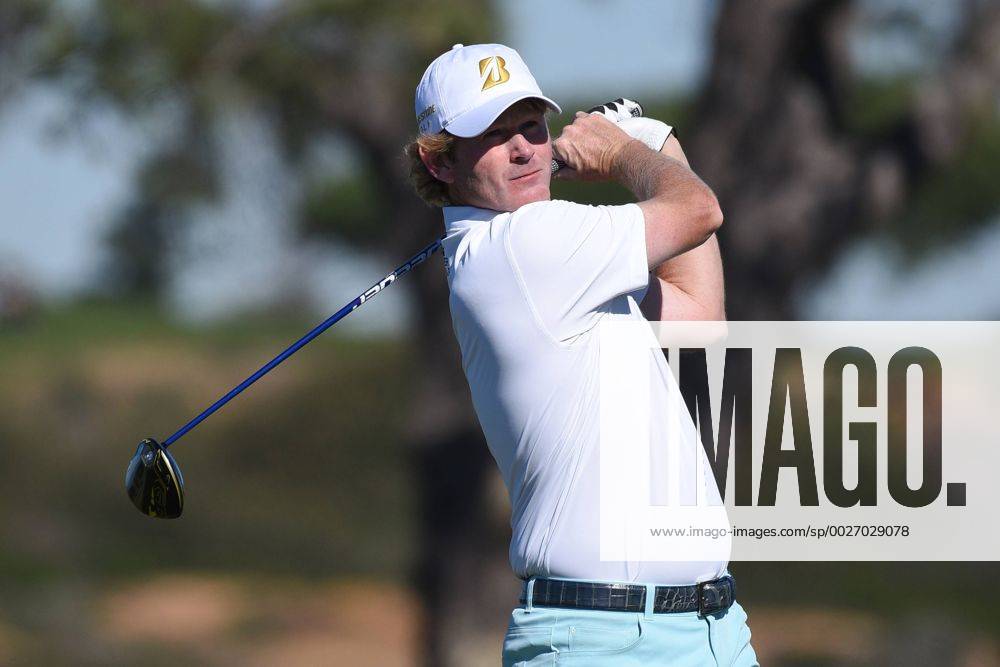 SAN DIEGO, CA - JANUARY 29: Brand Snedeker hits from the fifth hole tee on the South Course during the final round of the Farmers Insurance Open golf tournament at Torrey Pines Municipal Golf Course on January 29. (Photo by Brian Rothmuller Icon Sportswire) GOLF: JAN 29 PGA Golf Herren - Farmers Insurance Open - Final Round Icon170129002