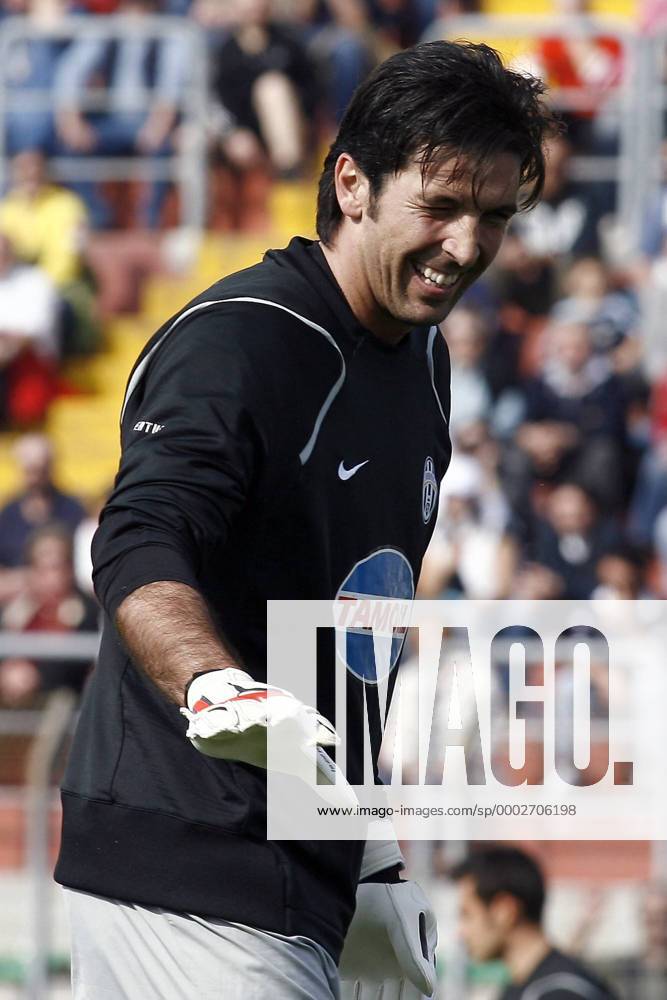 Torwart Gianluigi Buffon (Juventus Turin) gut gelaunt - Fußball Herren Serie B 2006 2007, 2. Italienische Liga, Juventus Turin, Juve Einzelbild Brescia Freude, Fußball Herren Serie B 2006 2007, 2. Italienische Liga, Juventus Turin, Juve Einzelbild Brescia Freude,