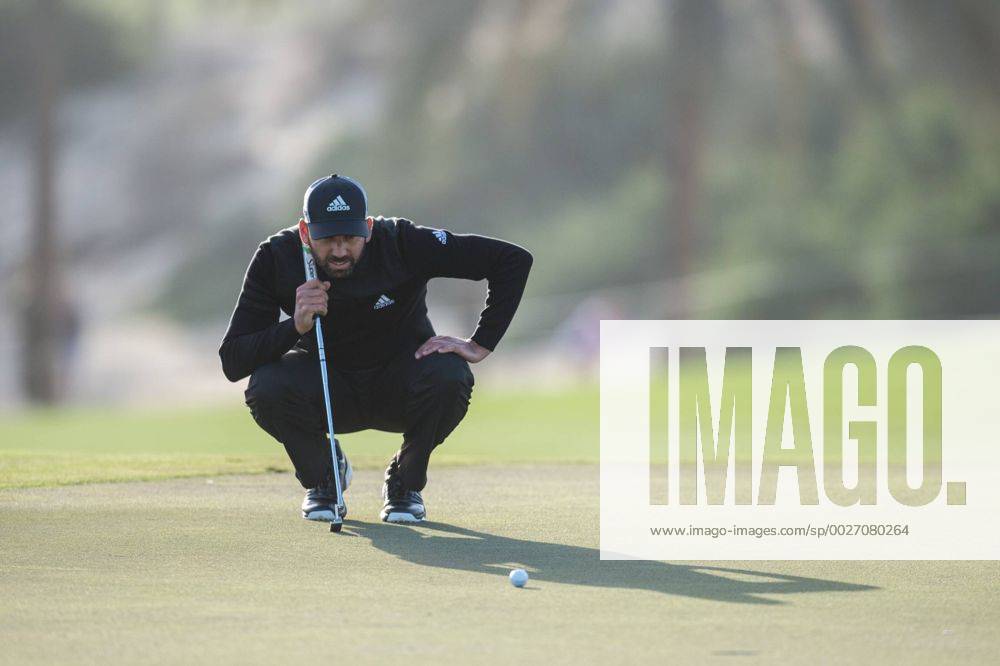 Sergio Garcia of Spain lines up a putt while completing his second round during the PGA Golf Herren European Tour Dubai Desert Classic Tournament Day 3 at the Emirates Golf Club, Dubai, UAE on 4 February 2017.