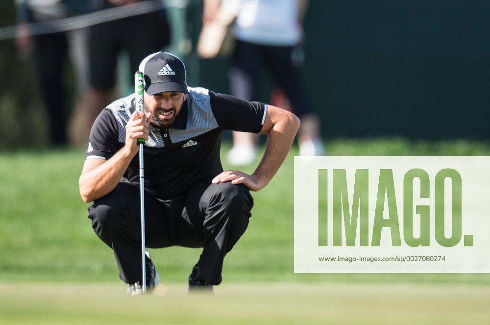 Sergio Garcia of Spain lines up a putt while completing his second round during the PGA Golf Herren European Tour Dubai Desert Classic Tournament Day 3 at the Emirates Golf Club, Dubai, UAE on 4 February 2017.