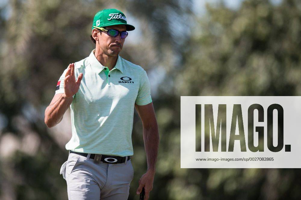 Rafa Cabrera Bello of Spain acknowledges the crowd during the PGA Golf Herren European Tour Dubai Desert Classic Tournament Day 3 at the Emirates Golf Club, Dubai, UAE on 4 February 2017.