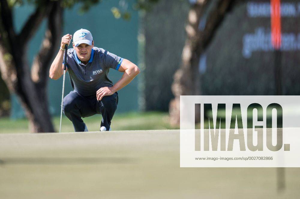 Martin Kaymer of Germany lines up a putt during the PGA Golf Herren European Tour Dubai Desert Classic Tournament Day 3 at the Emirates Golf Club, Dubai, UAE on 4 February 2017.