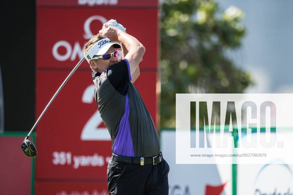 Ian Poulter of England tees off during the PGA Golf Herren European Tour Dubai Desert Classic Tournament Day 3 at the Emirates Golf Club, Dubai, UAE on 4 February 2017.