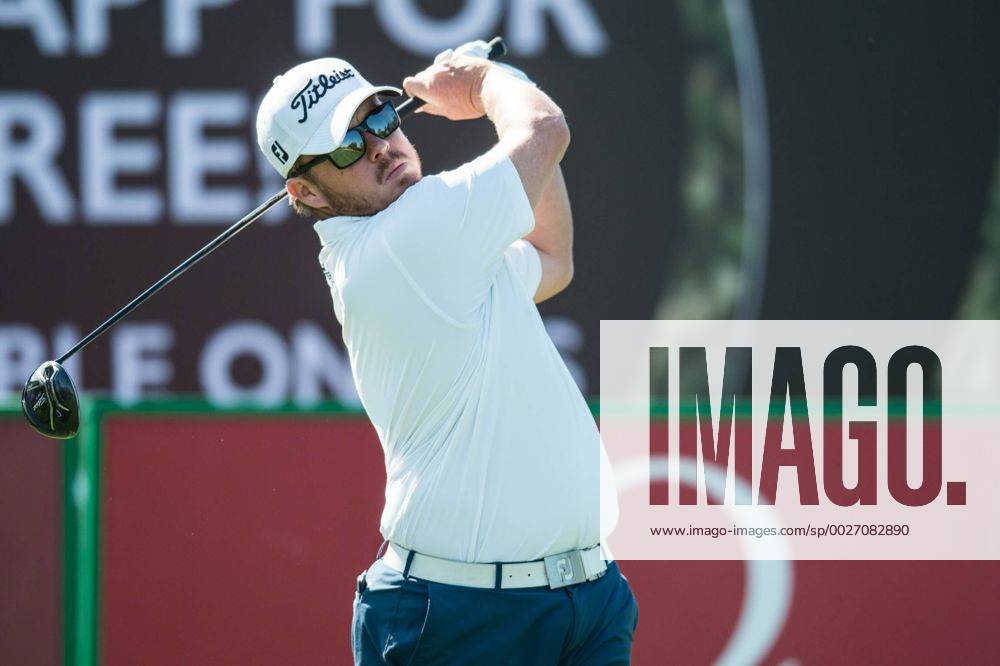 George Coetzee of South Africa tees off during the PGA Golf Herren European Tour Dubai Desert Classic Tournament Day 3 at the Emirates Golf Club, Dubai, UAE on 4 February 2017.