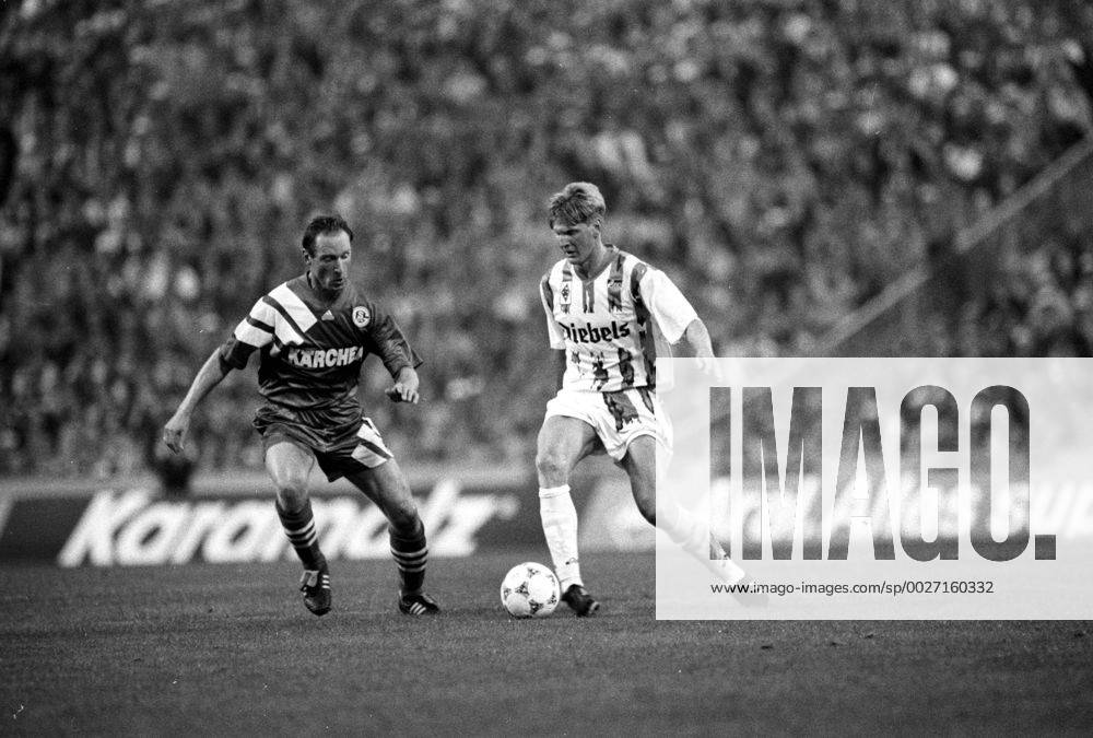 Stefan Effenberg (Borussia Mönchengladbach) gegen Andreas Müller (FC Schalke 04)