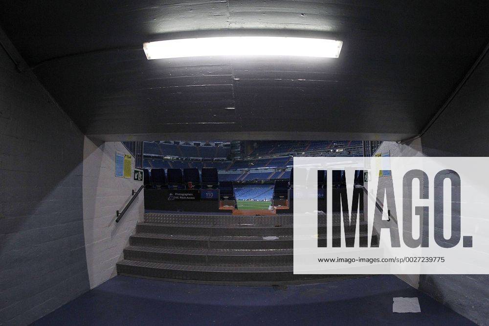 Real Madrid s stadium Santiago Bernabeu after Champions League 2016 2017 Round of 16 1st leg match. February 15,2017. (20170215190)