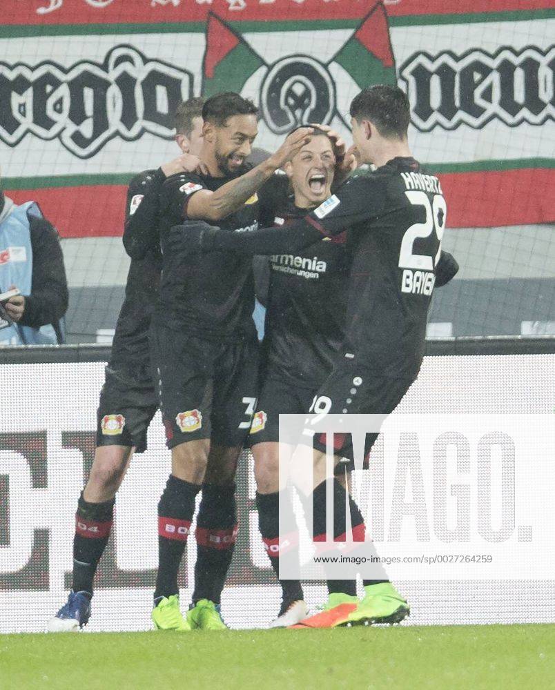 Javier HERNANDEZ, CHICCHARITO, Lev 7 Torjubel, Jubel nach dem Tor zum 0-2 FC AUGSBURG - BAYER 04 LEVERKUSEN Fussball 1. Bundesliga , Augsburg, am 17.02.2017, 21.Spieltag, Saison 2016 2017, 1.Liga, 1.Bundesliga,FCA