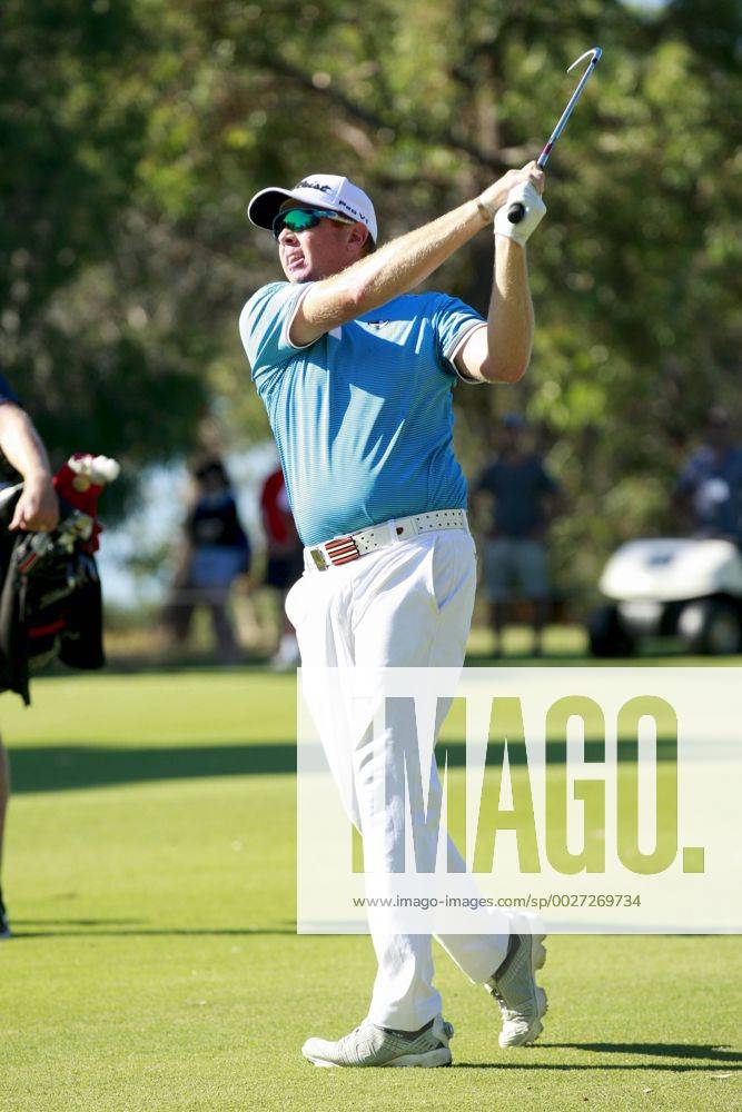 February 18th 2017, Lake Karrinyup Country Club, Perth, Western Australia, Australia; ISPS Handa World Super 6 Perth Golf Tournament Day 3 Steven Jeffress (AUS) plays an approach shot on the 18th fairway during his round of 70 on day 3 Woodleyx ActionPlus11847435