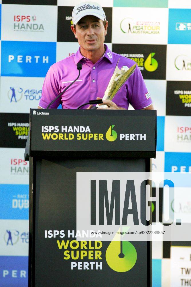 February 19th 2017, Lake Karrinyup Country Club, Perth, Western Australia, Australia; ISPS Handa World Super 6 Perth Golf Tournament Day 4; Brett Rumford (AUS) makes a speech after receiving his winners trophy Woodleyx ActionPlus11848419