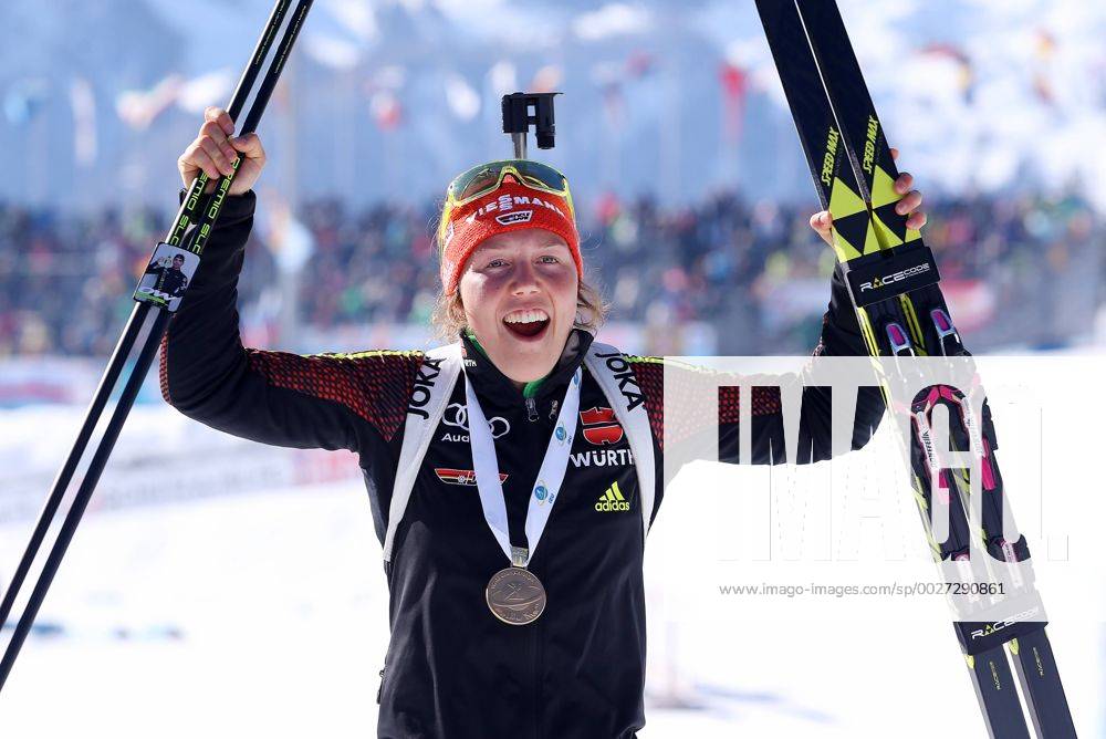 Hochfilzen Biathlon IBU Weltmeisterschaften Hochfilzen, Massenstart Frauen, Weltmeisterin Laura Dahlmeier (GER) jubelt mit ihrer Goldmedaille