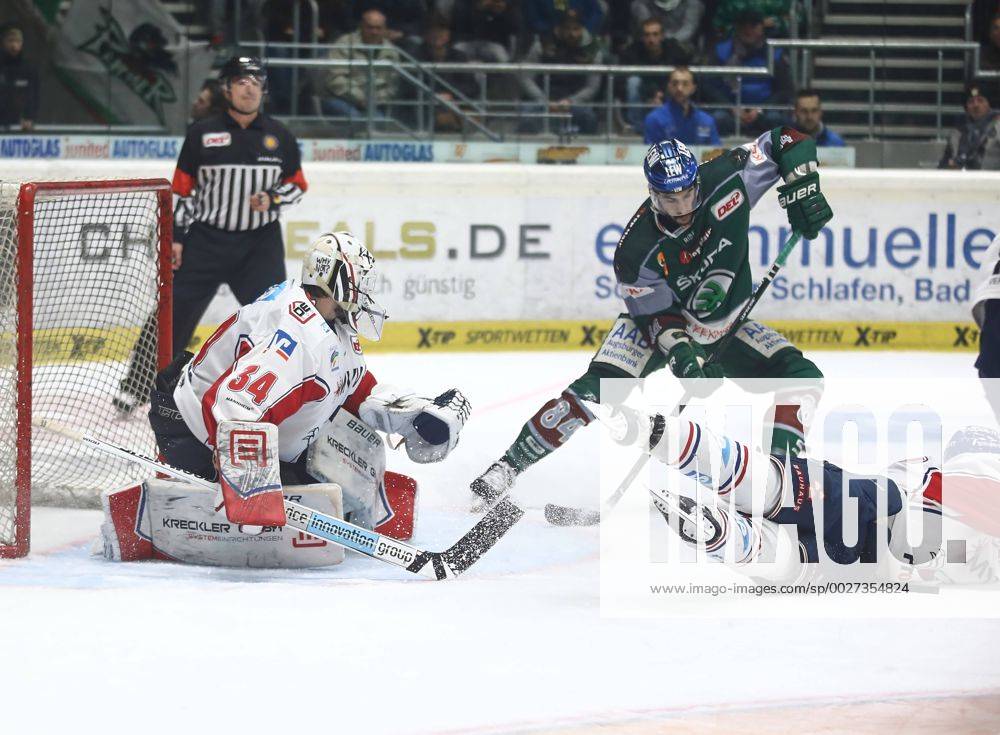 Trevor Parkes (Augsburger Panther 84), Torchance gegen Drew MacIntyre (Torwart Adler Mannheim), Augsburger Panther vs. Adler Mannheim, 51. Spieltag, 24.02.2017,