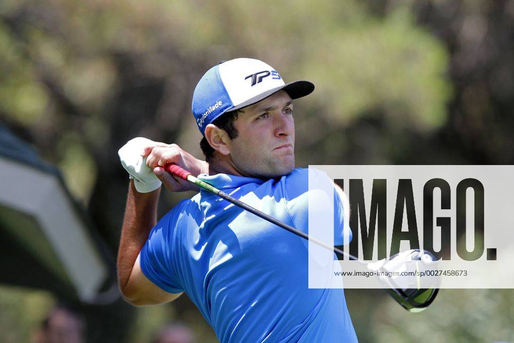 Spanish golfer Jon Rahm in action during the first day of the Mexico Golf Championship 2017 at the Chapultepec Golf Club in Mexico City, Mexico, 02 March 2017. The championship takes place between the 02 and 05 March. WGC MEXICO CHAMPIONSHIP 2017 !ACHTUNG: NUR REDAKTIONELLE NUTZUNG!
