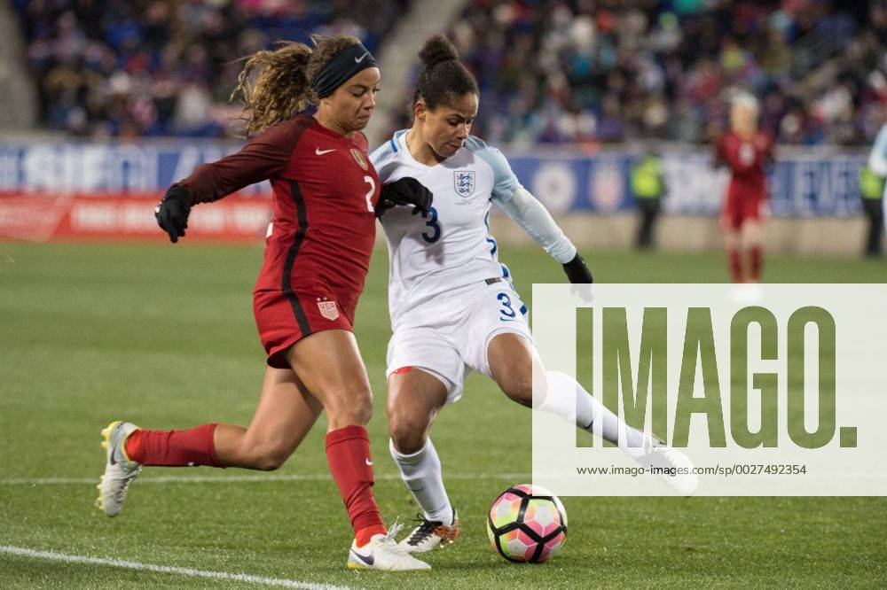 Fußball, SheBelieves Cup, USA - England March 4, 2017 - Harrison, New Jersey, U.S - England defender DEMI STOKES 3 defends against USA forward MALLORY PUGH 2 during the SheBelieves Cup match at Red Bull Arena in Harrison, NJ. Soccer 2017 - England defeats USWNT 1-0 - ZUMAs192 20170304_zap_s192_043