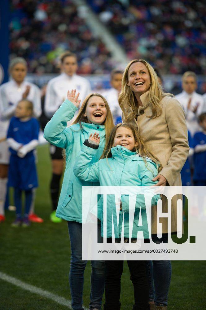 - SPORT Fußball, SheBelieves Cup, USA - England March 4, 2017 - Harrison, New Jersey, U.S - US Soccer honors Christine Rampone, with kids, before the SheBelieves Cup match at Red Bull Arena in Harrison, NJ. Soccer 2017 - England defeats USWNT 1-0 - ZUMAs192 20170304_zap_s192_018