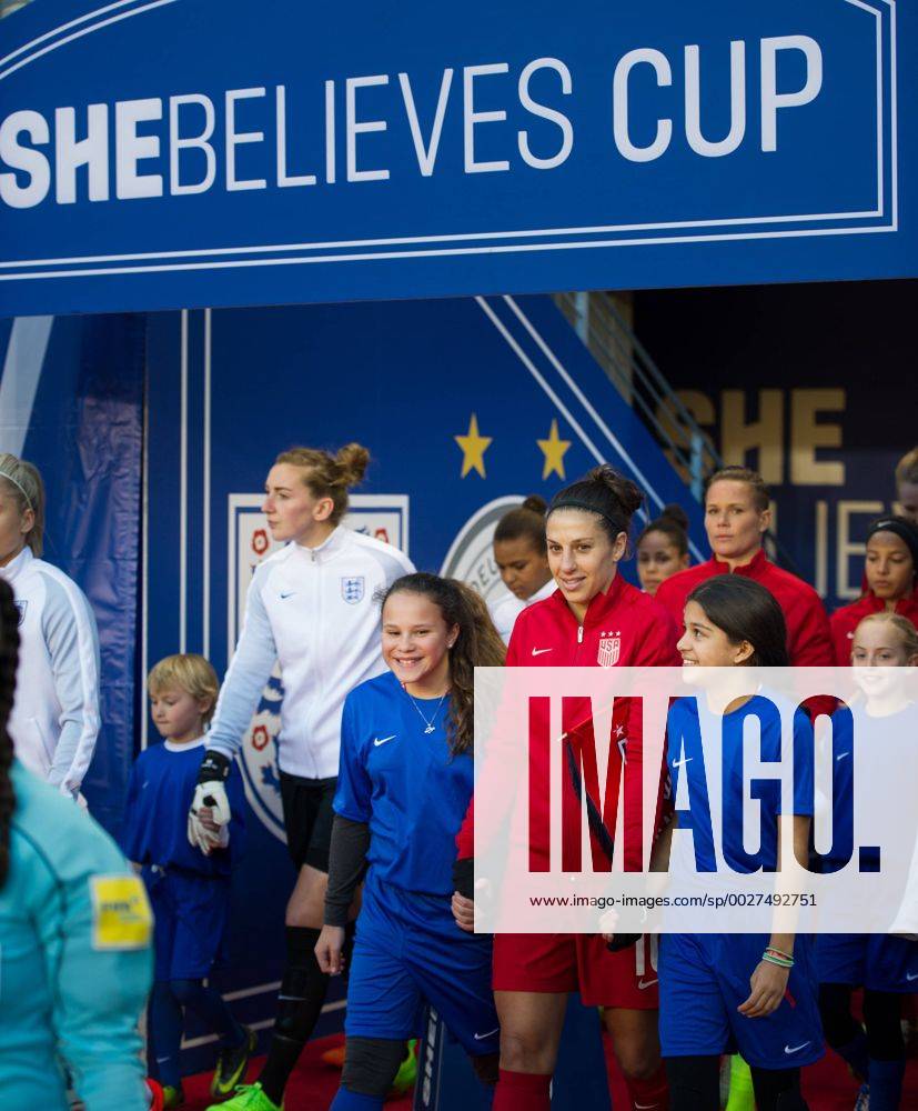 Fußball, SheBelieves Cup, USA - England March 4, 2017 - Harrison, New Jersey, U.S - USA midfielder CARLI LLOYD 10 entering the field during the SheBelieves Cup match at Red Bull Arena in Harrison, NJ. Soccer 2017 - England defeats USWNT 1-0 - ZUMAs192 20170304_zap_s192_021