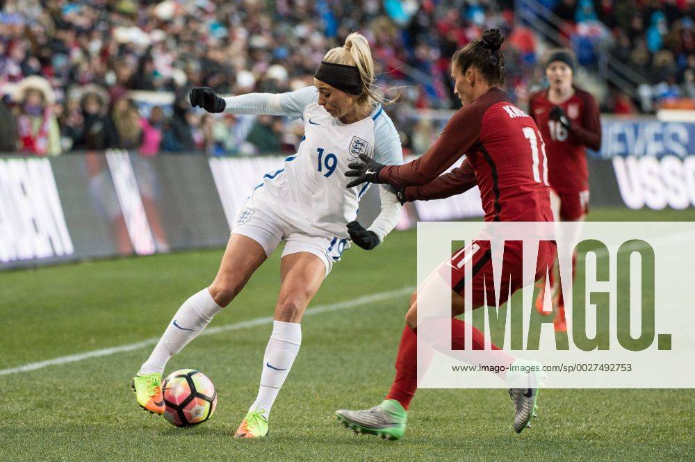 Fußball, SheBelieves Cup, USA - England March 4, 2017 - Harrison, New Jersey, U.S - England forward TONI DUGGAN 19 dribbles the ball against USA defender ALI KRIEGER 11 during the SheBelieves Cup match at Red Bull Arena in Harrison, NJ. Soccer 2017 - England defeats USWNT 1-0 - ZUMAs192 20170304_zap_s192_024