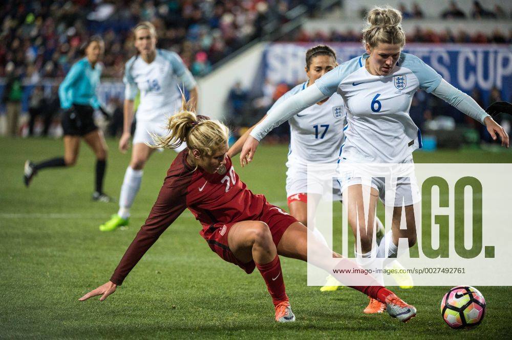 Fußball, SheBelieves Cup, USA - England March 4, 2017 - Harrison, New Jersey, U.S - England defender MILLIE BRIGHT 6 fights off USA midfielder ALLIE LONG 20 during the SheBelieves Cup match at Red Bull Arena in Harrison, NJ. Soccer 2017 - England defeats USWNT 1-0 - ZUMAs192 20170304_zap_s192_045