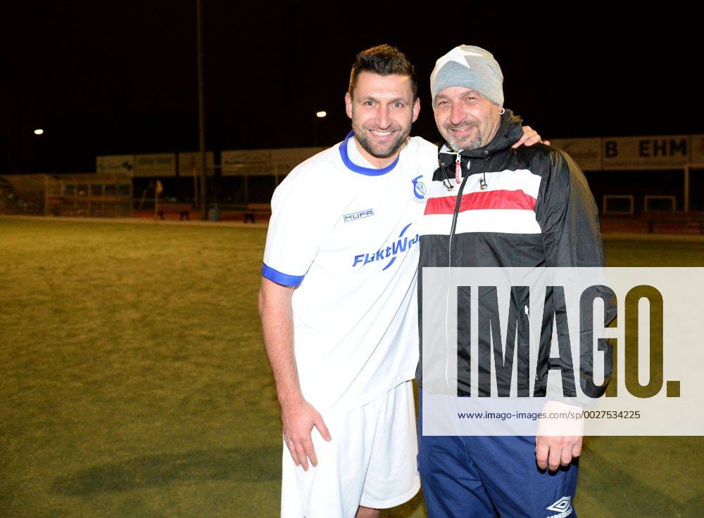 Fussball, Herren, Saison 2016 2017, Berliner Pilsner-Pokal (Viertelfinale), VSG Altglienicke - Berliner SC 4:0, Torsten Mattuschka (VSG Altglienicke) und Kumpel Thomas Lehmann, 07.03. 2017,