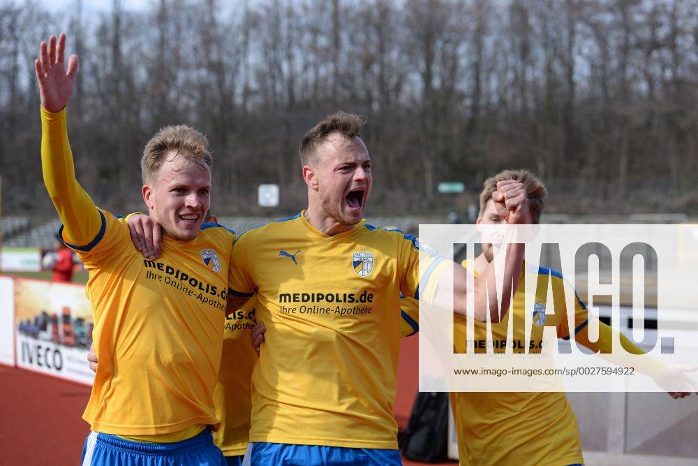 Fussball, Herren, Regionalliga Nordost, Saison 2016 2017 (24. Spieltag), Berliner AK 07 - FC Carl Zeiss Jena, Jubel nach dem Tor zum 0:2, Rene Eckardt (Nr. 9, FC Carl Zeiss Jena), Timmy Thiele (Nr. 7, FC Carl Zeiss Jena), Dominik Bock (Nr. 14, FC Carl Zeiss Jena), 12.03. 2017,
