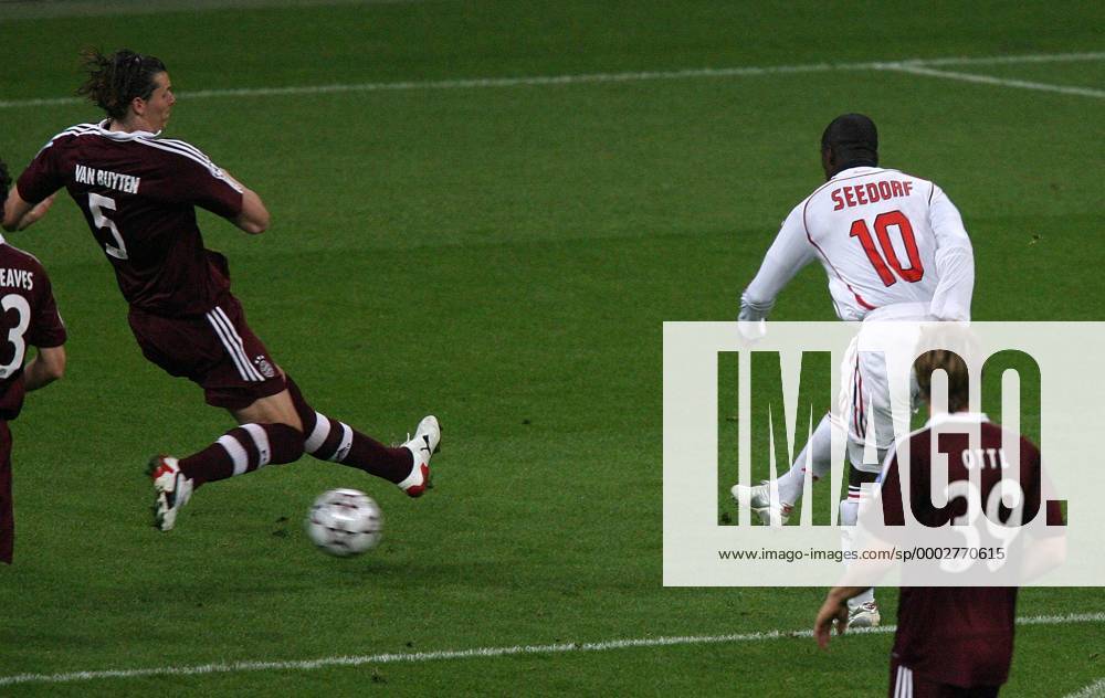 Clarence Seedorf (AC Mailand, re.) erzielt das 1:0 gegen Daniel van Buyten (Bayern) - Fußball EC 1 Herren Champions League 2006 2007, FC Bayern München - AC Mailand 0:2, Viertelfinale, Milan Gruppe München Fußball EC 1 Herren Champions League 2006 2007, FC Bayern München - AC Mailand 0:2, Viertelfinale, Milan Gruppe München