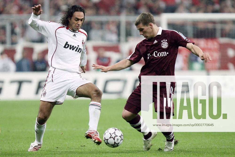 Lukas Podolski (Bayern, re.) gegen Alessandro Nesta (AC Mailand) Fußball EC 1 Herren Champions League 2006 2007, FC Bayern München - AC Mailand 0:2, Viertelfinale, Milan Gruppe München Dynamik, Fußball EC 1 Herren Champions League 2006 2007, FC Bayern München - AC Mailand 0:2, Viertelfinale, Milan Gruppe München Dynamik,