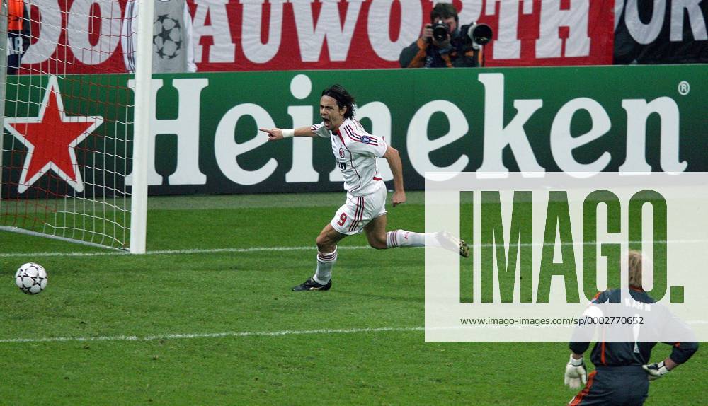Torschütze Filippo Inzaghi (AC Mailand) jubelt im Rücken von Torwart Oliver Kahn (Bayern) - Fußball EC 1 Herren Champions League 2006 2007, FC Bayern München - AC Mailand 0:2, Milan Gruppe München Freude, Begeisterung, Fußball EC 1 Herren Champions League 2006 2007, FC Bayern München - AC Mailand 0:2, Milan Gruppe München Freude, Begeisterung,