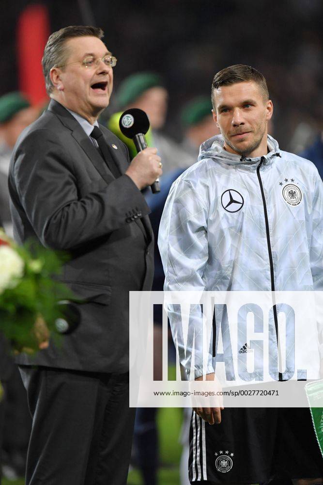 Fussball Laenderspiel 2017, Deutschland - England, DFB Praesident Reinhard Grindel, li., mit Lukas Podolski (Deutschland)