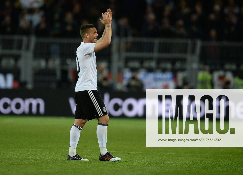 Fussball Freundschaftsspiel, Deutschland - England,, v.l. Lukas Podolski (Deutsche Fussball Nationalmannschaft DFB) jubelnd bejubelt jubelt jubeln Dortmund