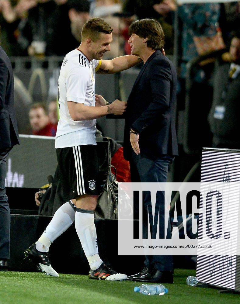 Fussball Freundschaftsspiel, Deutschland - England,, v.l. Lukas Podolski (Deutsche Fussball Nationalmannschaft DFB), Trainer Joachim JOGI Loew (Deutsche Fussball Nationalmannschaft DFB) jubelnd bejubelt jubelt jubeln Dortmund