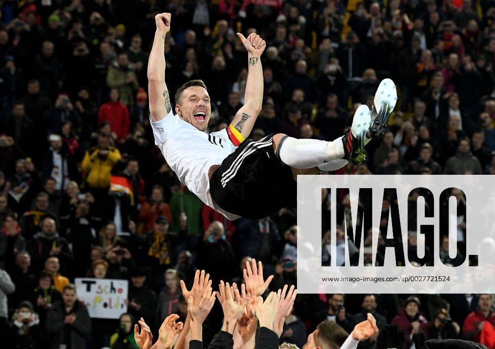 Fussball Freundschaftsspiel, Deutschland - England,, v.l. Lukas Podolski (Deutsche Fussball Nationalmannschaft DFB) jubeln jubelt nach Spielende. Dortmund