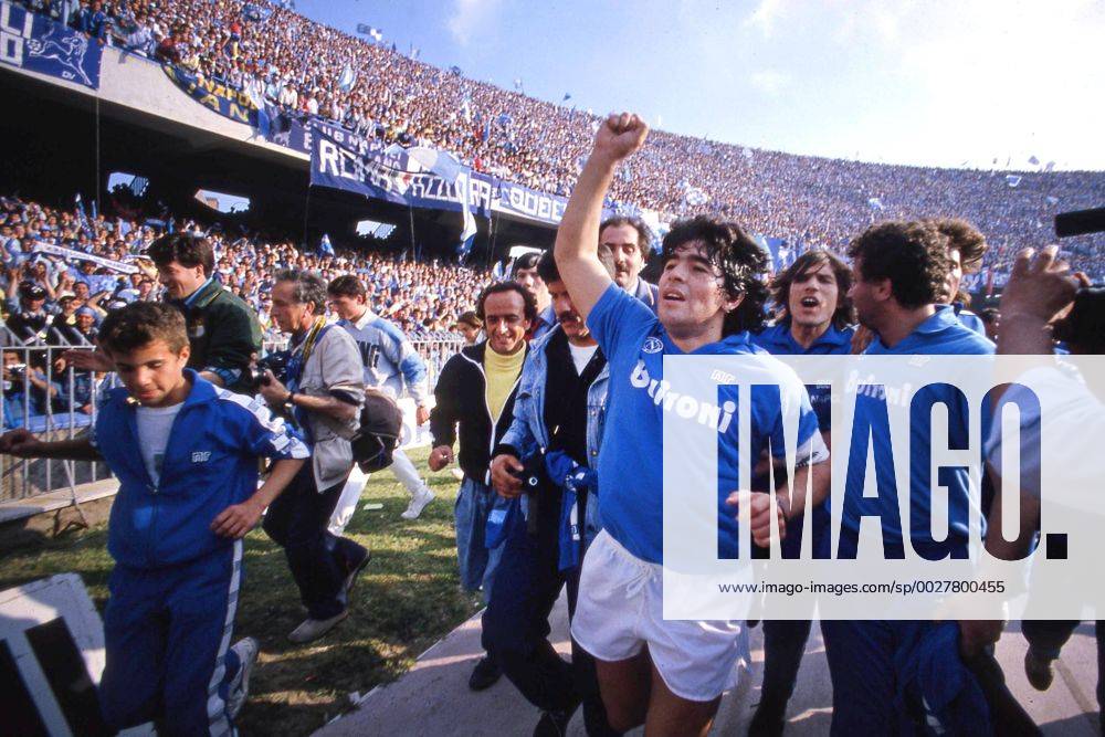 DIEGO MARADONA, FESTA SCUDETTO CAMPIONATO SERIE A 1986-87 NAPOLI-FIORENTINA 1-1