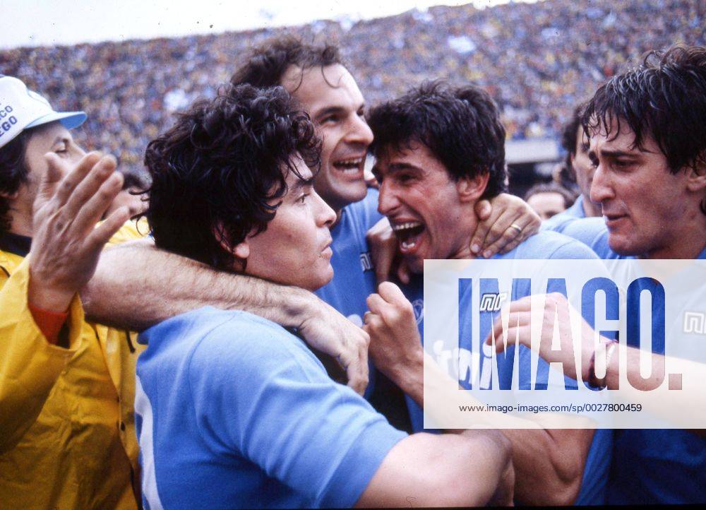 SQUADRA, DIEGO MARADONA, GIUSEPPE VOLPECINA, SALVATORE BAGNI, FERNANDO DE NAPOLI, FESTA SCUDETTO CAMPIONATO SERIE A 1986-87 NAPOLI-FIORENTINA 1-1
