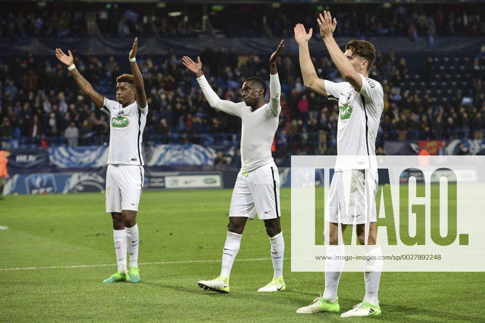 Joie des joueurs du PSG en fin de match MATUIDI Blaise (PSG) KIMPEMBE Presnel (PSG) MEUNIER Thomas (PSG) FOOTBALL : US Avranches MSM (Nat) vs PSG (L1) - 1 4 finale- coupe de France - 05 04 2017 JBAutissier Panoramic