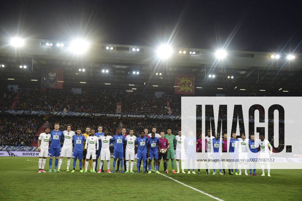 Joueurs en debut de match FOOTBALL : US Avranches MSM (Nat) vs PSG (L1) - 1 4 finale- coupe de France - 05 04 2017 JBAutissier Panoramic