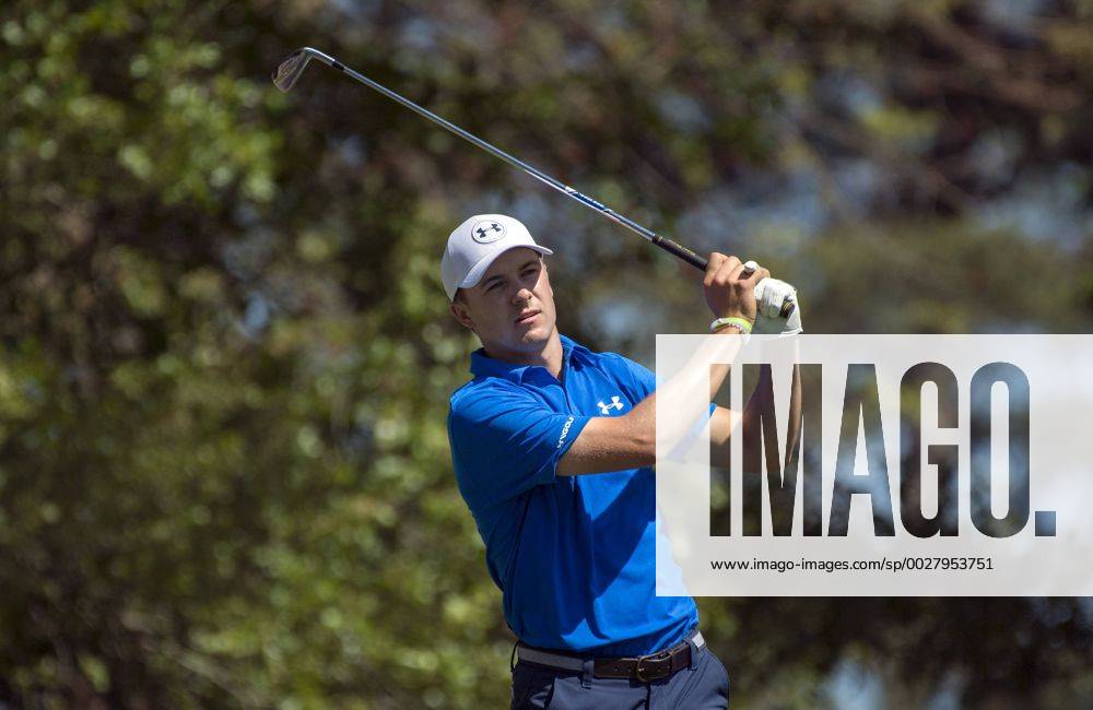 Jordan Spieth hits off the fourth tee box during the fourth round of the 2017 Masters Tournament at Augusta National Golf Club in Augusta, Georgia on April 9, 2017. AUG20170409306 KEVINxDIETSCH