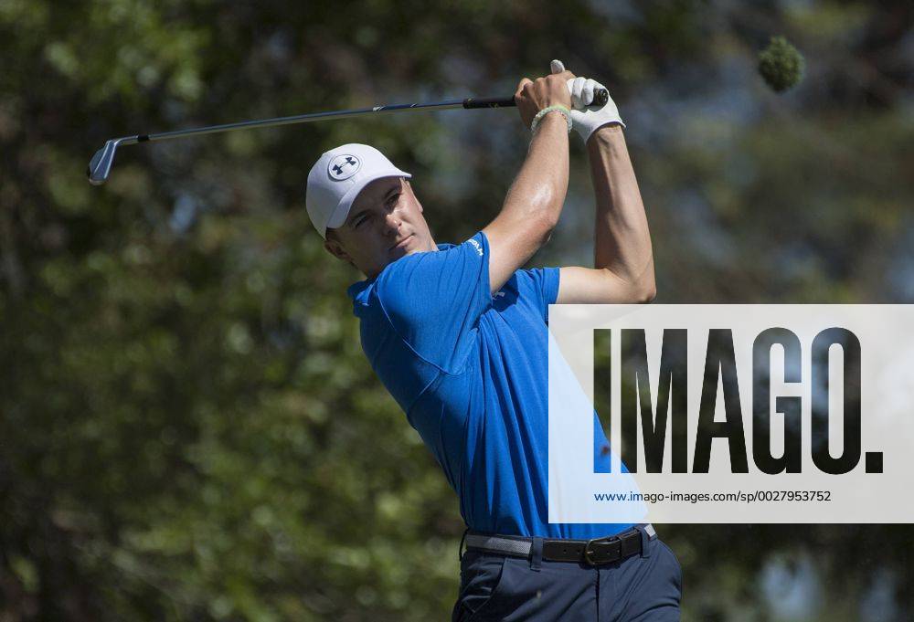 Jordan Spieth hits off the fourth tee box during the fourth round of the 2017 Masters Tournament at Augusta National Golf Club in Augusta, Georgia on April 9, 2017. AUG20170409307 KEVINxDIETSCH