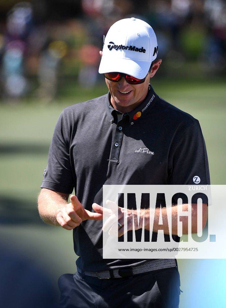 Augusta, GA, USA - Justin Rose walks off the second green talking about by how much he missed his first putt attempt by during the final round of the Masters Tournament on Sunday, April 9, 2017 at Augusta National Golf Club in Augusta, Ga. 2017 Masters Round 4 - ZUMAm67_ 20170409_zaf_m67_028