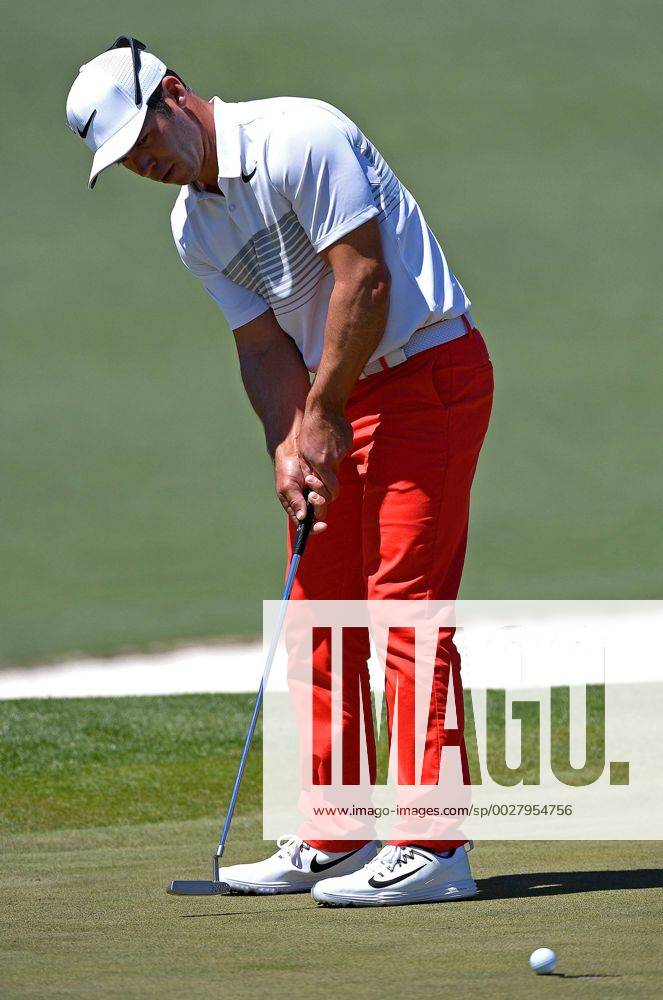 Augusta, GA, USA - Paul Casey sinks a putt on the second green during the final round of the Masters Tournament on Sunday, April 9, 2017 at Augusta National Golf Club in Augusta, Ga. 2017 Masters Round 4 - ZUMAm67_ 20170409_zaf_m67_037
