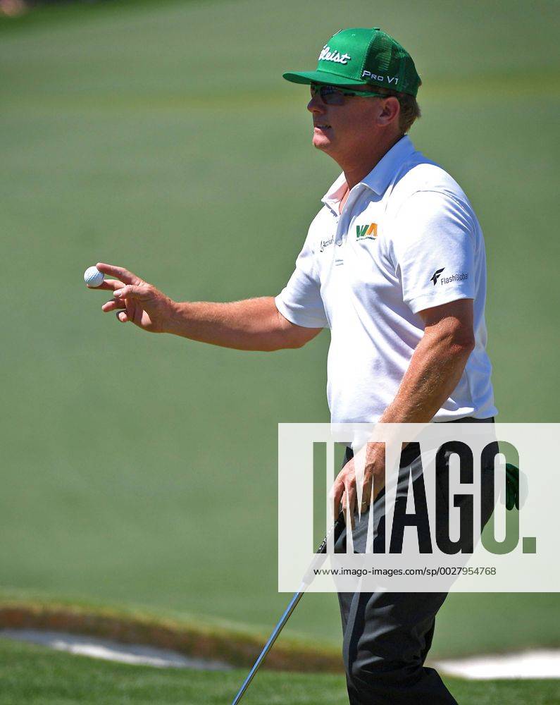 Augusta, GA, USA - Charley Hoffman acknowledges the applause of the gallery after sinking a putt on the second green during the final round of the Masters Tournament on Sunday, April 9, 2017 at Augusta National Golf Club in Augusta, Ga. 2017 Masters Round 4 - ZUMAm67_ 20170409_zaf_m67_042