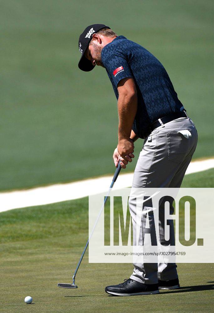 Augusta, GA, USA - Ryan Moore sinks a putt on the second green during the final round of the Masters Tournament on Sunday, April 9, 2017 at Augusta National Golf Club in Augusta, Ga. 2017 Masters Round 4 - ZUMAm67_ 20170409_zaf_m67_043