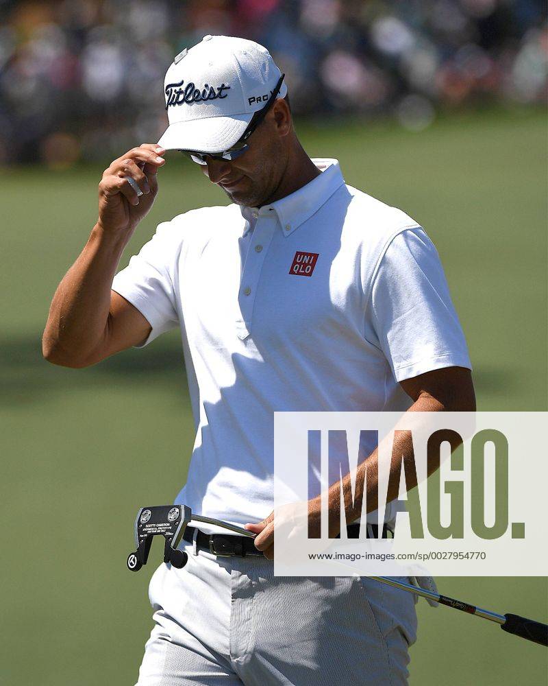 Augusta, GA, USA - Adam Scott acknowledges the applause of the gallery after making a putt on the second green during the final round of the Masters Tournament on Sunday, April 9, 2017 at Augusta National Golf Club in Augusta, Ga. 2017 Masters Round 4 - ZUMAm67_ 20170409_zaf_m67_044