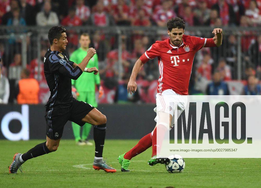 Fussball UEFA Champions League, FC Bayern Muenchen - Real Madrid,, v.l. Cristiano Ronaldo (Real Madrid), Javi Martinez (FC Bayern Muenchen) Muenchen