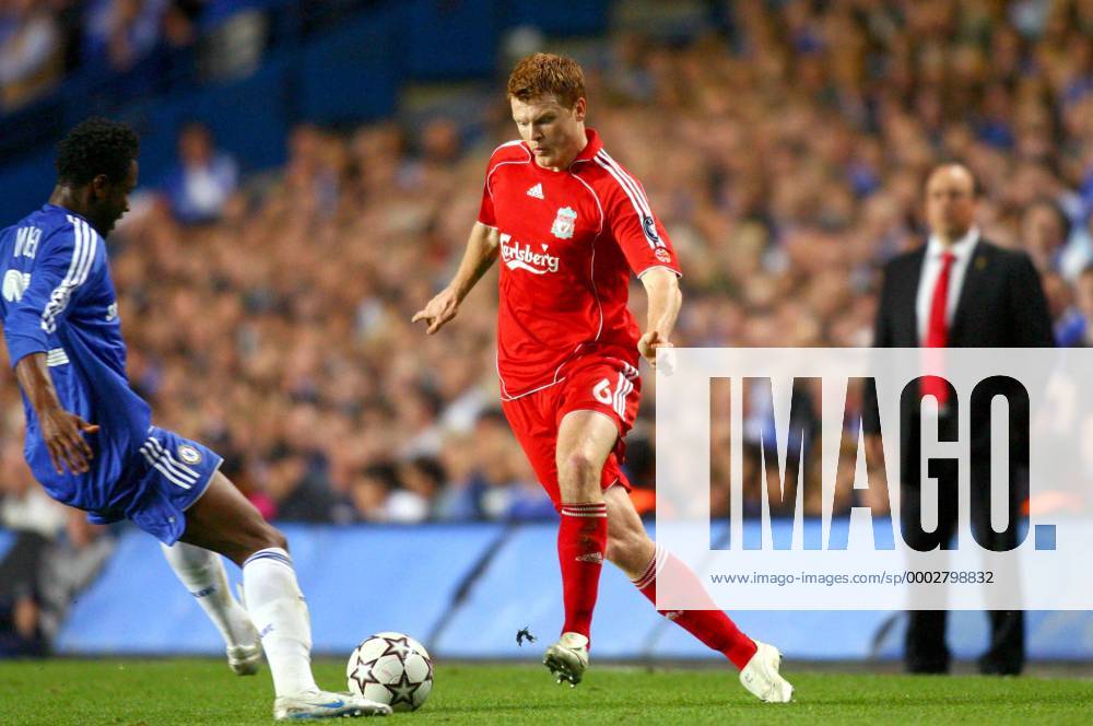 John Arne Riise (Liverpool, re.) gegen John Obi Mikel (Chelsea) - (pan20015) Fußball EC 1 Herren Champions League 2006 2007, Chelsea FC London - FC Liverpool 1:0 Gruppe London Dynamik, Fußball EC 1 Herren Champions League 2006 2007, Chelsea FC London - FC Liverpool 1:0 Gruppe London Dynamik,