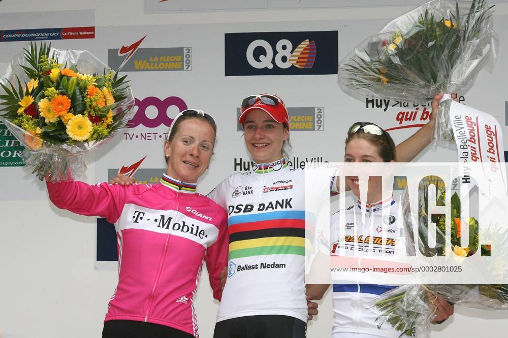 Marianne Vos (Niederlande DSB Bank, Mitte) gewinnt die Fleche Wallonne 2007 vor der Zweitplatzierten Nicole Cooke (Großbritannien Lifeforce Raleigh, re.) und Judith Arndt (Deutschland T Mobile) Radsport Damen Fleche Wallonne 2007, Wallonischer Pfeil, ProTour, Straßenradsport, Straße, Rad Gruppe Huy Freude, Radsport Damen Fleche Wallonne 2007, Wallonischer Pfeil, ProTour, Straßenradsport, Straße, Rad Gruppe Huy Freude,