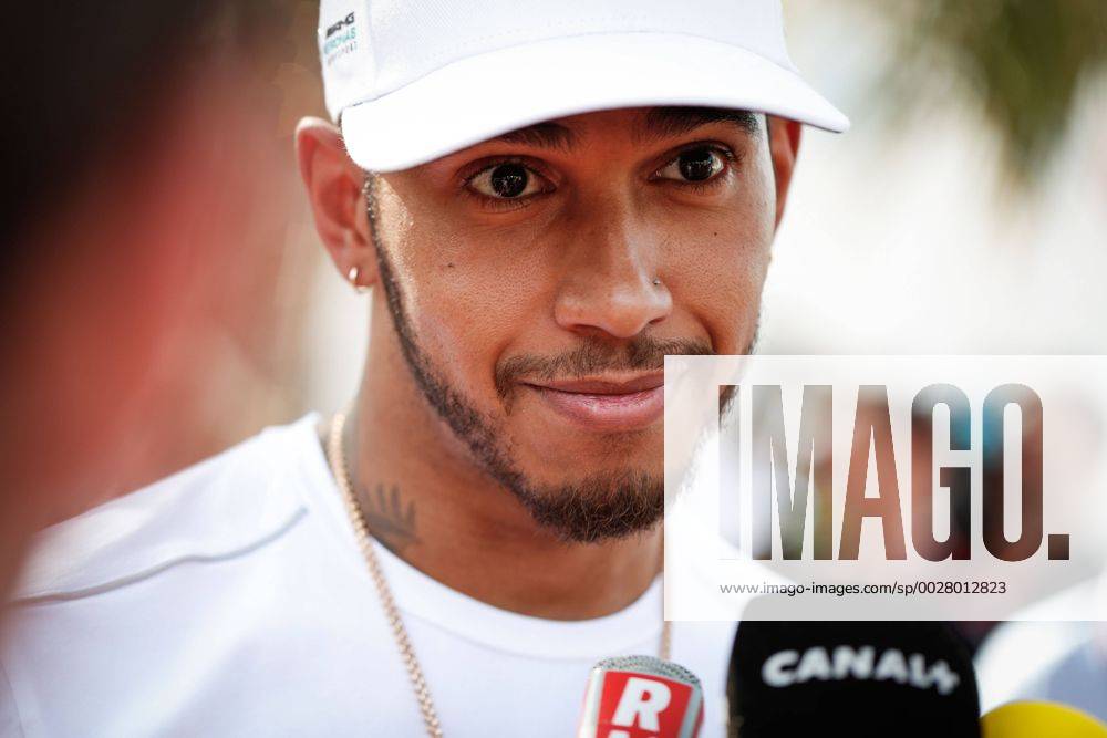 - SPORT Motorsports: FIA Formula One World Championship WM Weltmeisterschaft 2017, Grand Prix of Bahrain, 44 Lewis Hamilton (GBR, Mercedes AMG Petronas F1 Team), Sakhir Bahrain ZWEIx