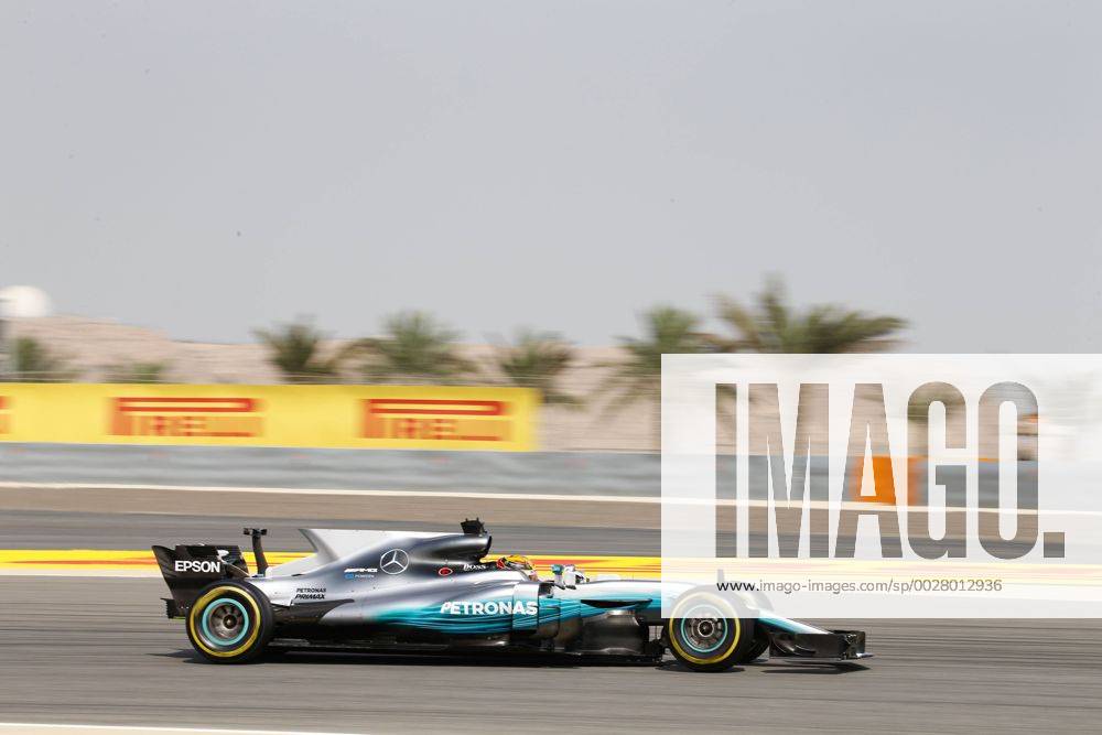 Motorsports: FIA Formula One World Championship WM Weltmeisterschaft 2017, Grand Prix of Bahrain, 44 Lewis Hamilton (GBR, Mercedes AMG Petronas Formula One Team), Sakhir Bahrain ZWEIx