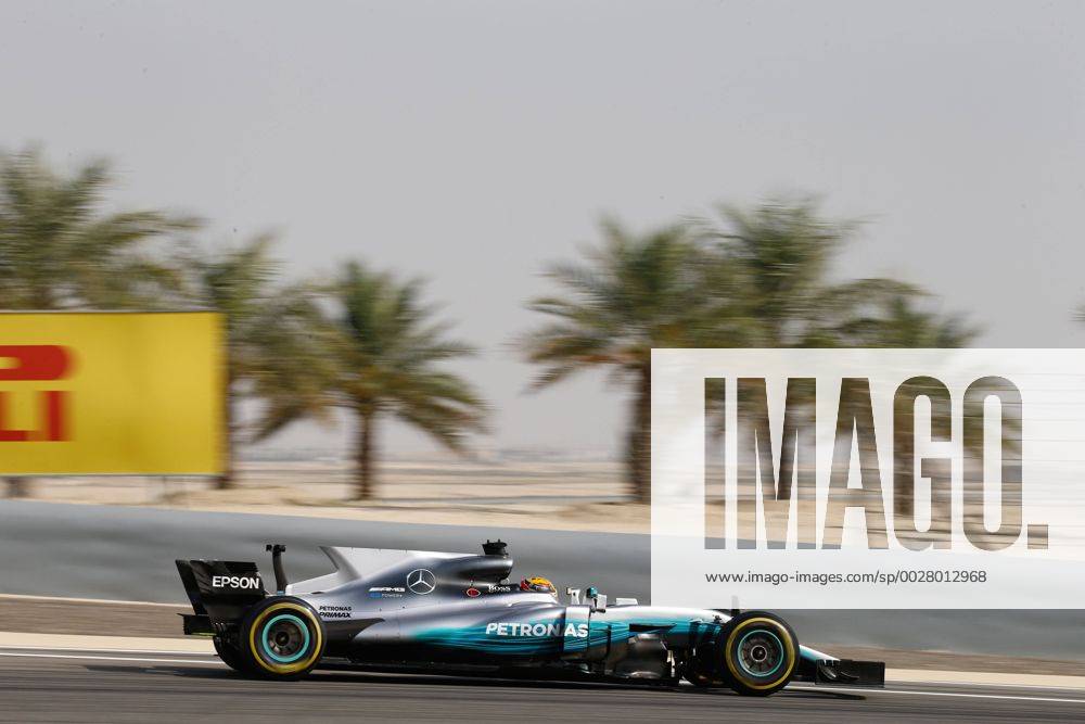 44 Lewis Hamilton (GBR, Mercedes AMG Petronas Formula One Team), Motorsports: FIA Formula One World Championship WM Weltmeisterschaft 2017, Grand Prix of Bahrain, Sakhir Bahrain ZWEIx